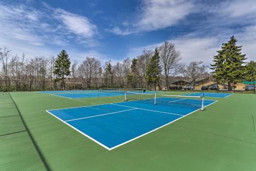 Country Club Hideaway With Community Amenities!