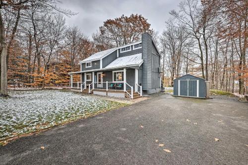 Country Club Hideaway With Community Amenities!