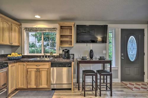 Chic Battle Ground Apartment About 18 Mi To Vancouver!