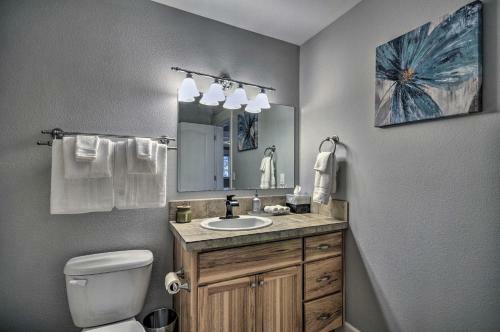 Chic Battle Ground Apartment About 18 Mi To Vancouver!