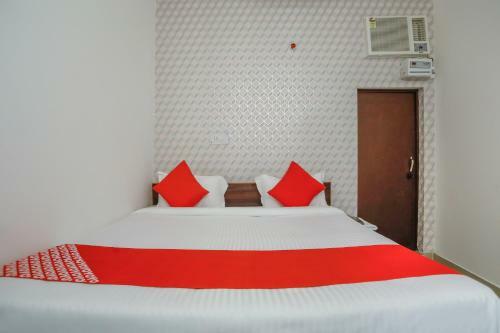 Hotel Oyo 71870 Rj Residency