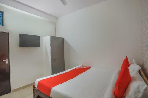Hotel Oyo 71870 Rj Residency