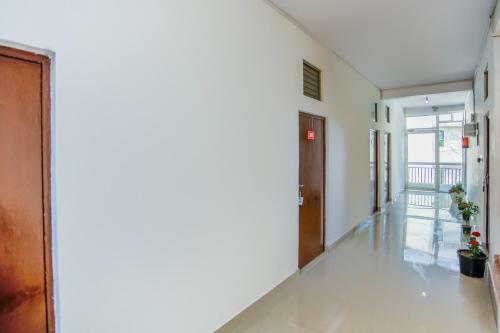 Hotel Oyo 71870 Rj Residency