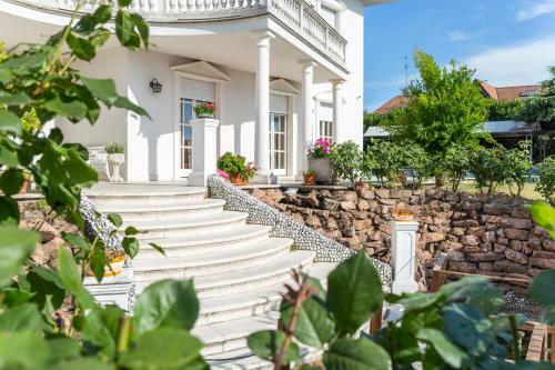 Bed & Breakfast White House