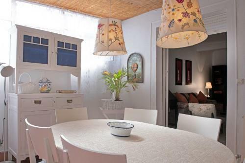 Casa Alb�itar