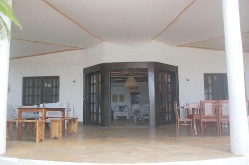 Brow Eagle Beach Villa, Watamu