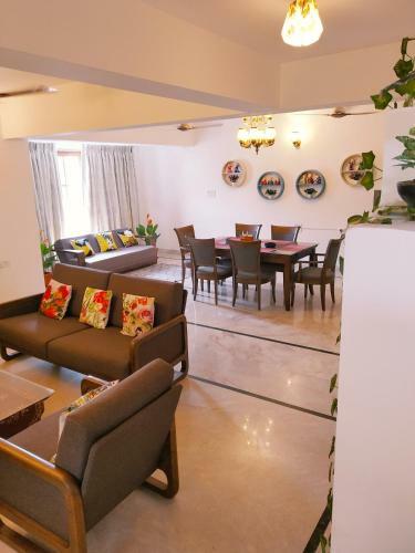 Villa de Plumeria 2bhk Pool 1km Candolim Beach!