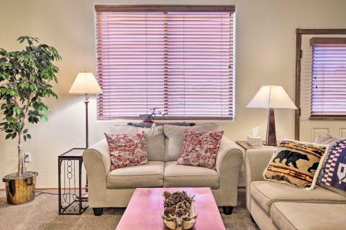 Apartamento Show Low Condo With Private Balcony And Views!