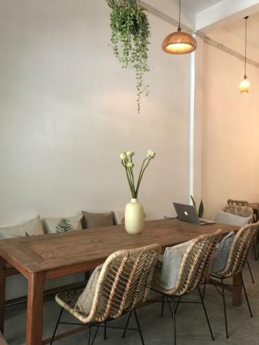 Hostal Sacred Lotus Plant-based Caf� X Homestay
