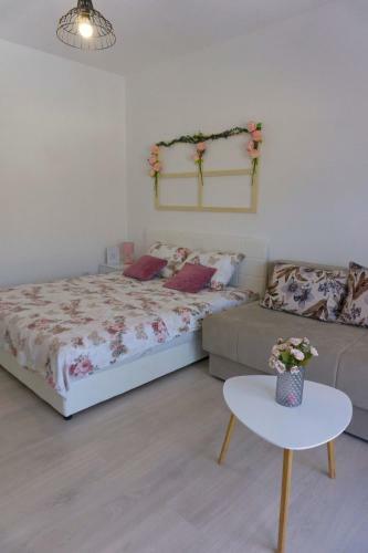 Hostal Apartmani Ogi 1