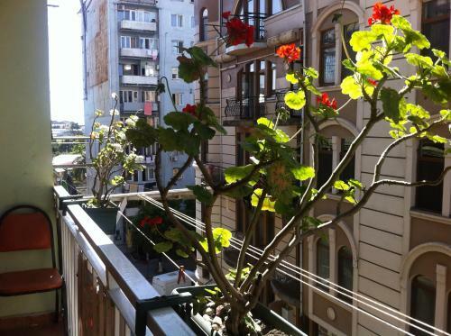 Apartment On 26 May Str