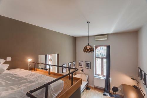 Exclusive Downtown Apartment