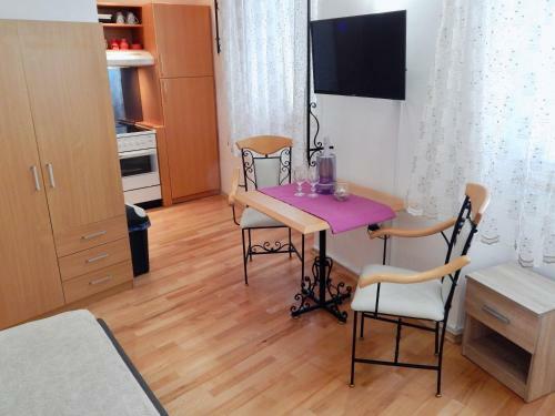 Hostal Apartments Igor