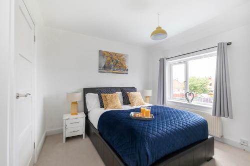 Modern Three Bedroom Home In Gloucester With Hot Tub