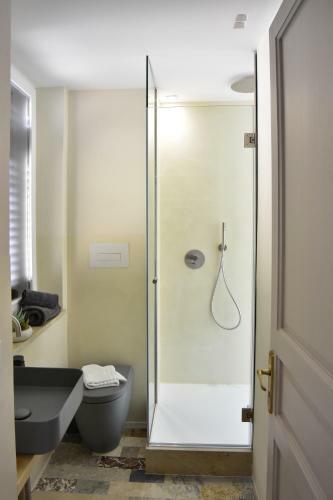 Hostal Casa Tresca - Holiday Accommodations