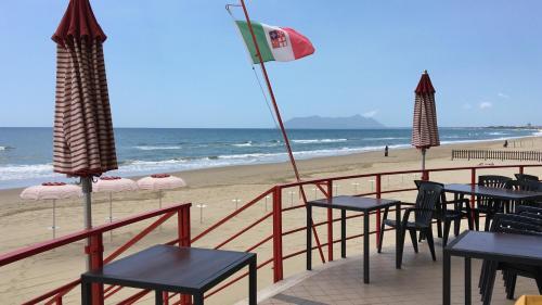 Beach Holiday (Near Rome And Napoli)
