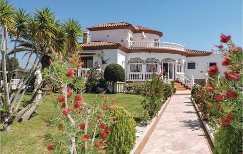 Five-bedroom Holiday Home In Miami Platja