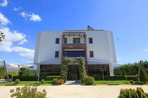 White Palace Hotel