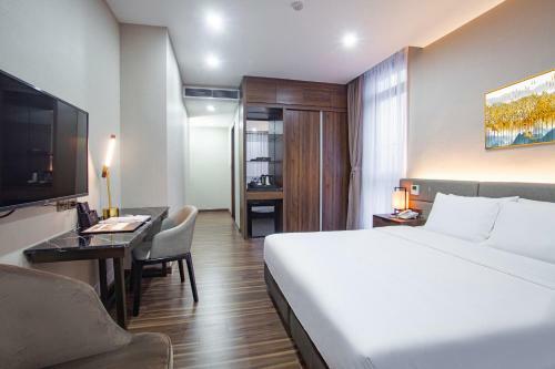 Western Skyline Hotel