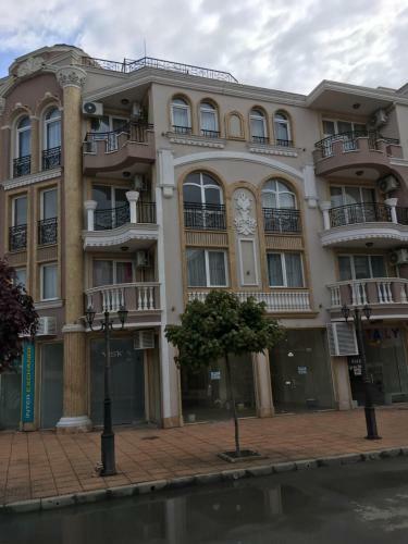 Vase Apartments With Pool