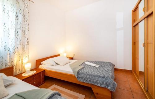 Awesome Apartment In Drage With Wifi And 2 Bedrooms