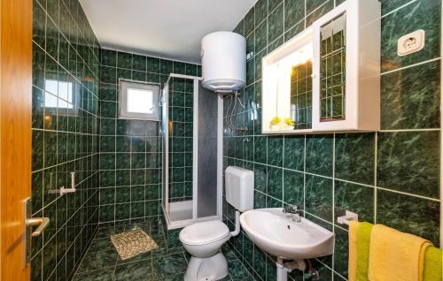 Awesome Apartment In Drage With Wifi And 2 Bedrooms