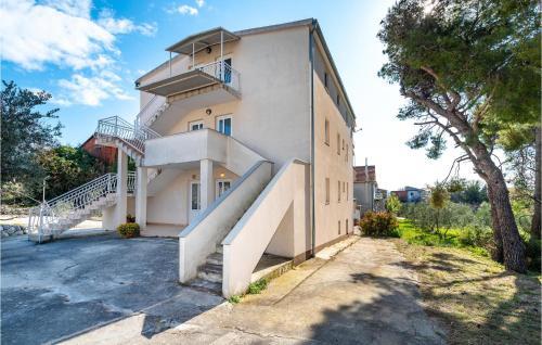 Awesome Apartment In Drage With Wifi And 2 Bedrooms