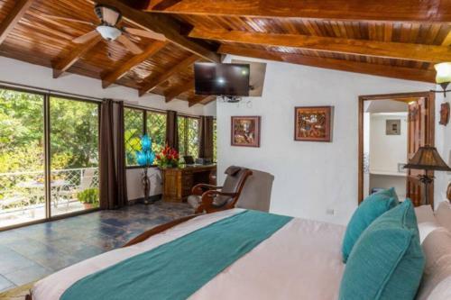 Villa Arturo! 2 Brm, Ocean, Mountain And Town View