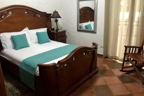 Villa Arturo! 2 Brm, Ocean, Mountain And Town View