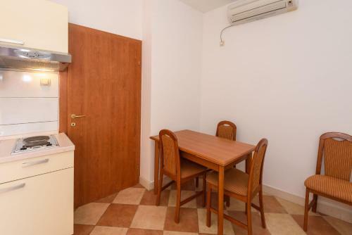 Apartments Zdravko