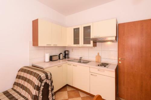 Apartments Zdravko