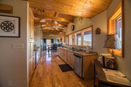 A Nest With A View - Stunning Views, Updated Kitchen, 5 Mins To Blowing Rock