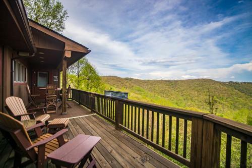A Nest With A View - Stunning Views, Updated Kitchen, 5 Mins To Blowing Rock