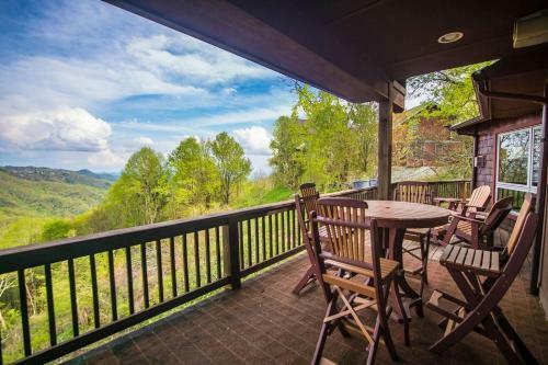 A Nest With A View - Stunning Views, Updated Kitchen, 5 Mins To Blowing Rock