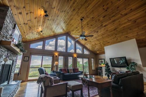 5 O'clock Somewhere - Between Boone & Blowing Rock, Has Hot Tub, Pool Table And Great Views!