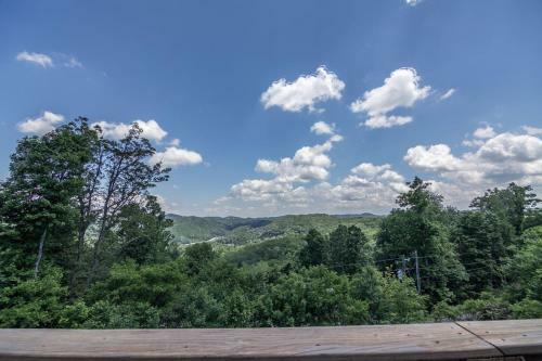5 O'clock Somewhere - Between Boone & Blowing Rock, Has Hot Tub, Pool Table And Great Views!