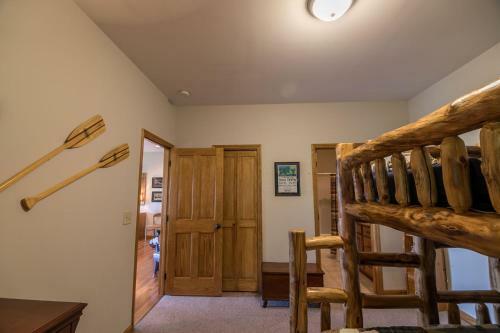 5 O'clock Somewhere - Between Boone & Blowing Rock, Has Hot Tub, Pool Table And Great Views!