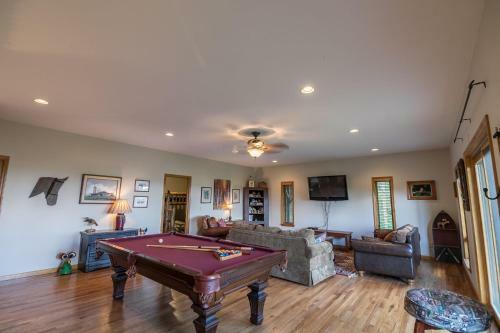 5 O'clock Somewhere - Between Boone & Blowing Rock, Has Hot Tub, Pool Table And Great Views!
