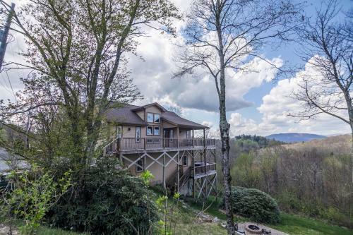 1 Beautiful View - Between Boone & Blowing Rock, Hot Tub, Pool Table!