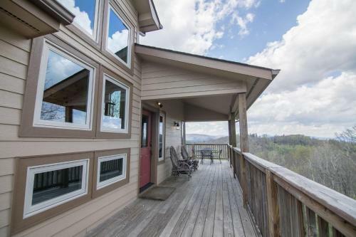 1 Beautiful View - Between Boone & Blowing Rock, Hot Tub, Pool Table!