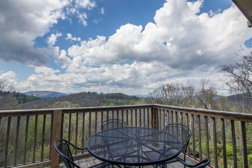 1 Beautiful View - Between Boone & Blowing Rock, Hot Tub, Pool Table!