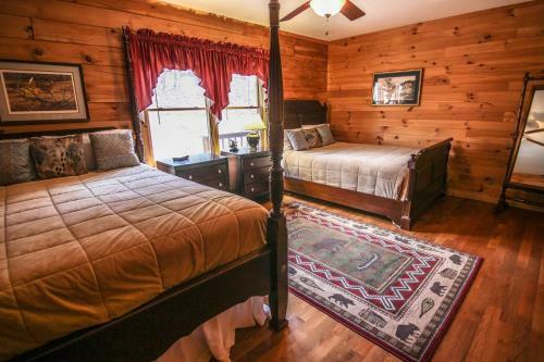 Atop Boone - Sleeping Loft, Pet Friendly, Jacuzzi Tub, Large Deck With Great Views!