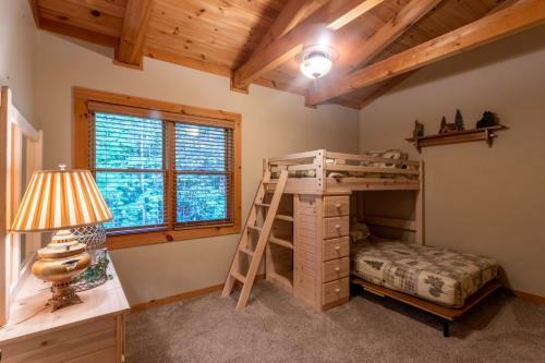 Appalachian Satisfaction - Private Retreat With Hot Tub, Fire Pit, Views