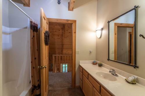 Appalachian Satisfaction - Private Retreat With Hot Tub, Fire Pit, Views