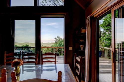 A Big View Great Seven Devils Home Beautiful Decor Great Views Hot Tub