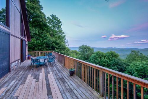 A Big View Great Seven Devils Home Beautiful Decor Great Views Hot Tub