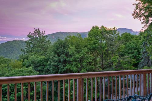 A Big View Great Seven Devils Home Beautiful Decor Great Views Hot Tub