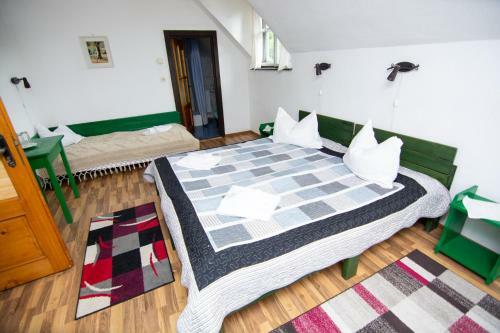 Hostal Pension Csom�d