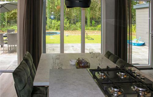 Amazing Home In Epe With Wifi And 3 Bedrooms