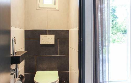 Amazing Home In Epe With Wifi And 3 Bedrooms